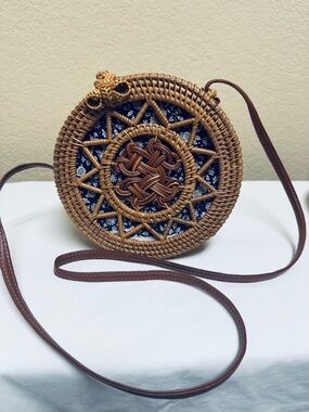 Round Woven Rattan Crossbody Bag in Brown